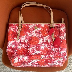 Coach abstract paint tote 🌺